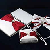 pur ouvrage élégant invité de mariage et un stylo mis en satin avec des arcs décoratifs