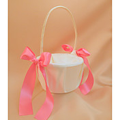 blanc panier de fille de fleur avec un ruban rose clair
