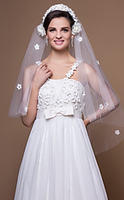 Belle Floral à deux vitesses voile de mariage du bout des doigts Avec Bord de coupe