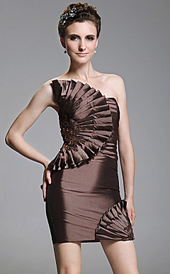 Sheath/Column Strapless Short/Mini Taffeta Cocktail Dress With Appliques