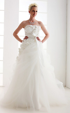 Graceful A-line Strapless Floor-length Tulle Wedding Dress