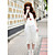  senhora elegante vestido longo branco