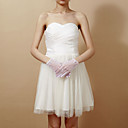 Delicate Net Fingertips Wrist Length Wedding Gloves With Pearl
